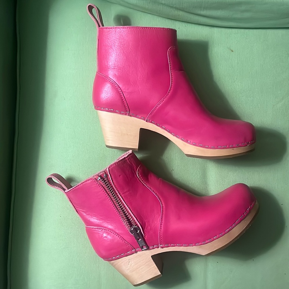 Swedish Hasbeens Women’s Zip It Emy Ankle Boot Pink Size 38